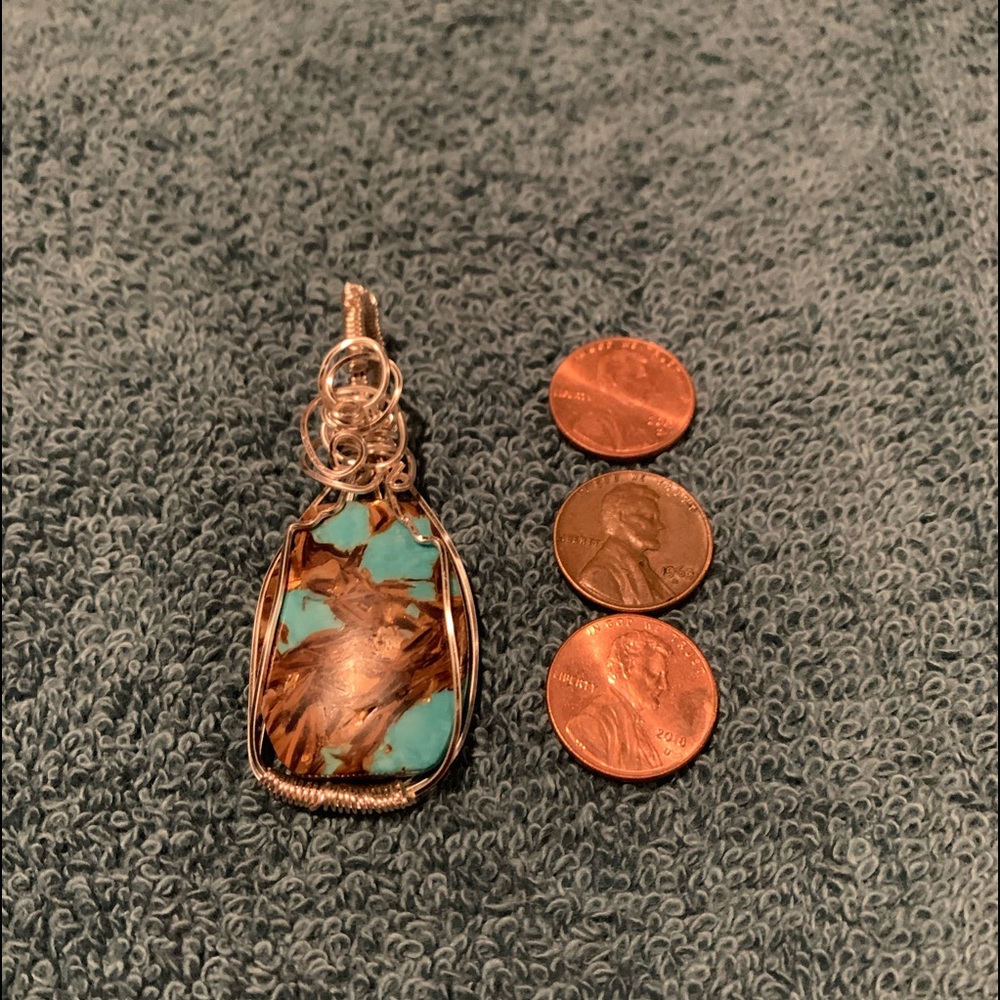 Simple wrapped pendant in silver plated wire